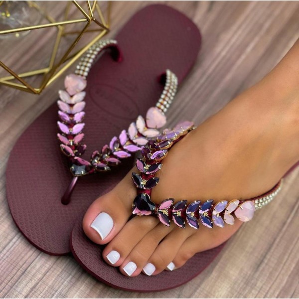  Burgundy Women slippers decorated with distinctive stones